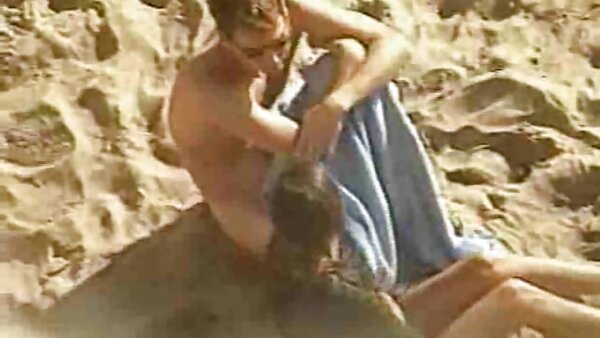 MILF بلوند هوس‌انگیز سکس زنان جوراب پوش به خروس سفت دست و دمنده می‌دهد
