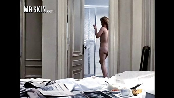 MILF استلا فولیرو، سبزه هوس‌انگیز، در سه نفری مورد سکس جوراب شلواری لعنت قرار می‌گیرد