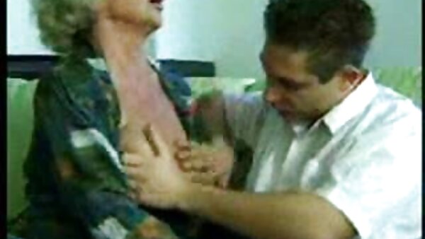 ویدیوی ظالمانه فاک مقعدی با دو فاحشه گره خورده ساق شلواری سکسی